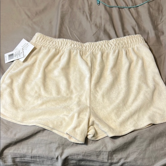 Beyond Yoga Off-White Athletic Shorts - Picture 1 of 5